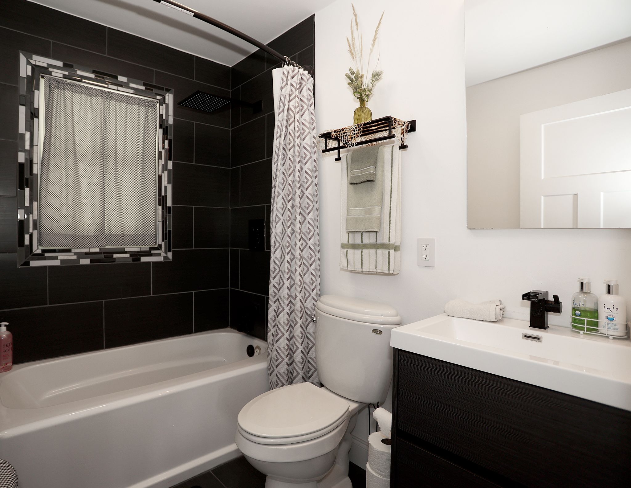 Listing Photo: 3D8A4206