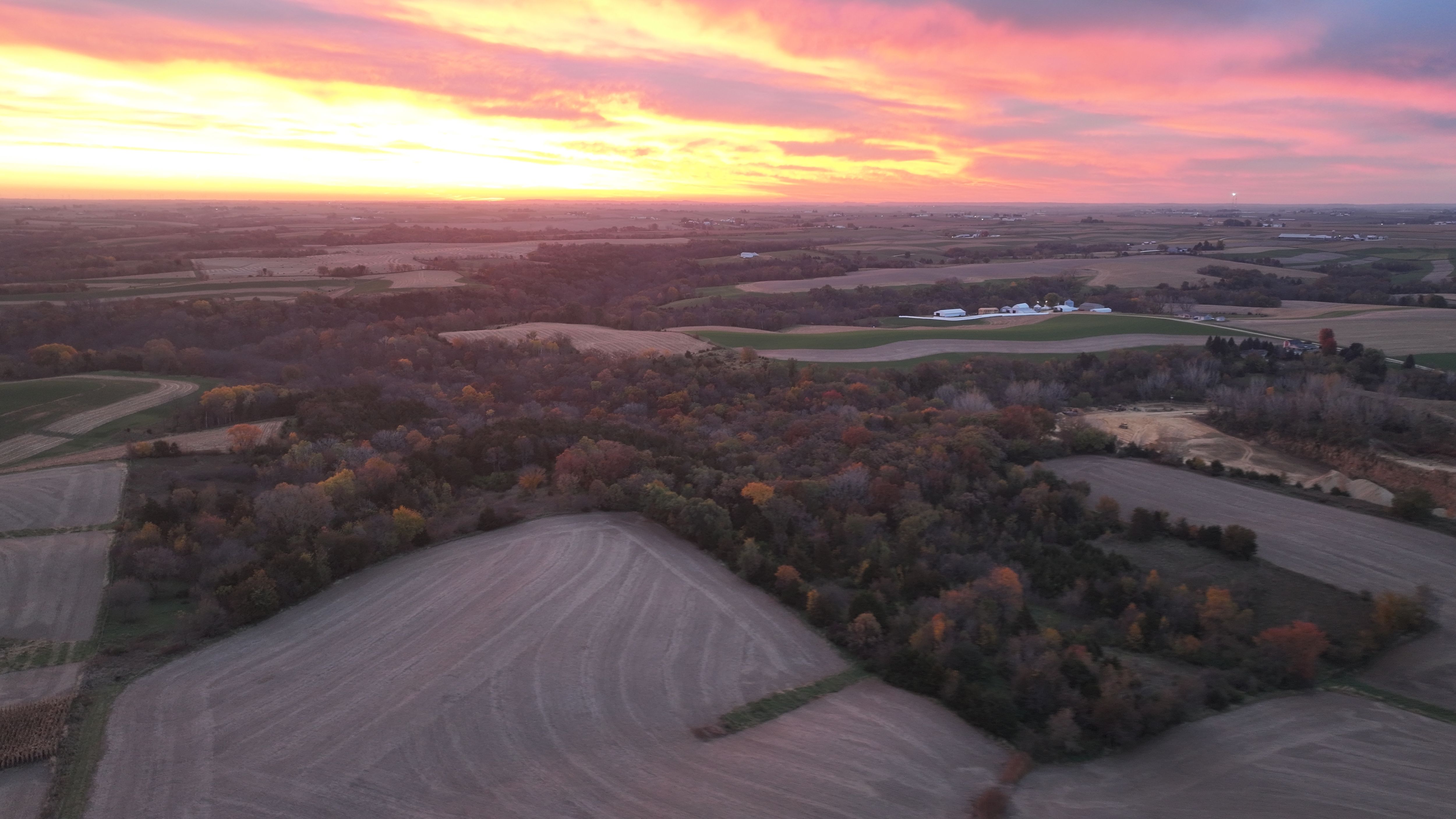 Listing Photo: DJI_20251028072113_0132_D