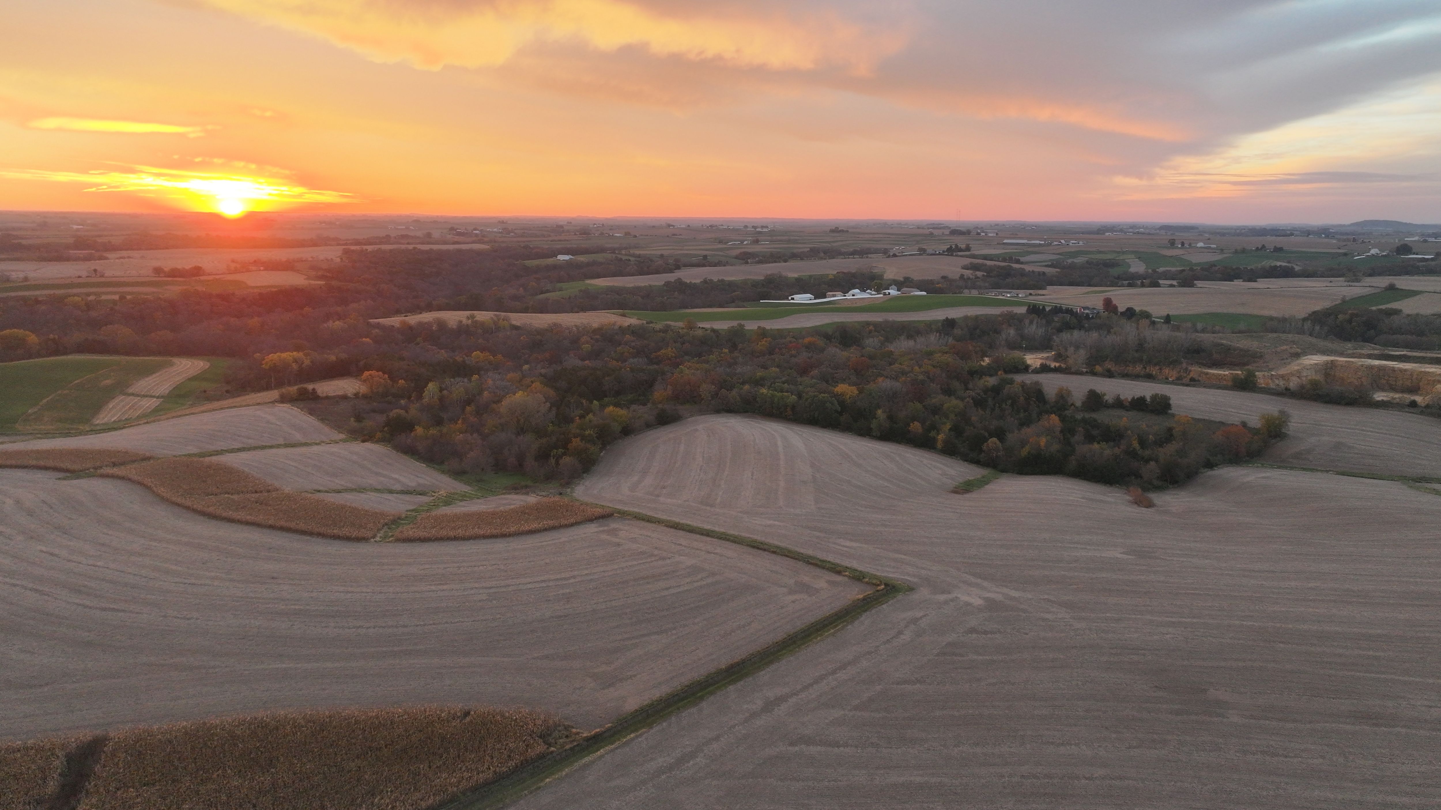 Listing Photo: DJI_20251028073238_0160_D