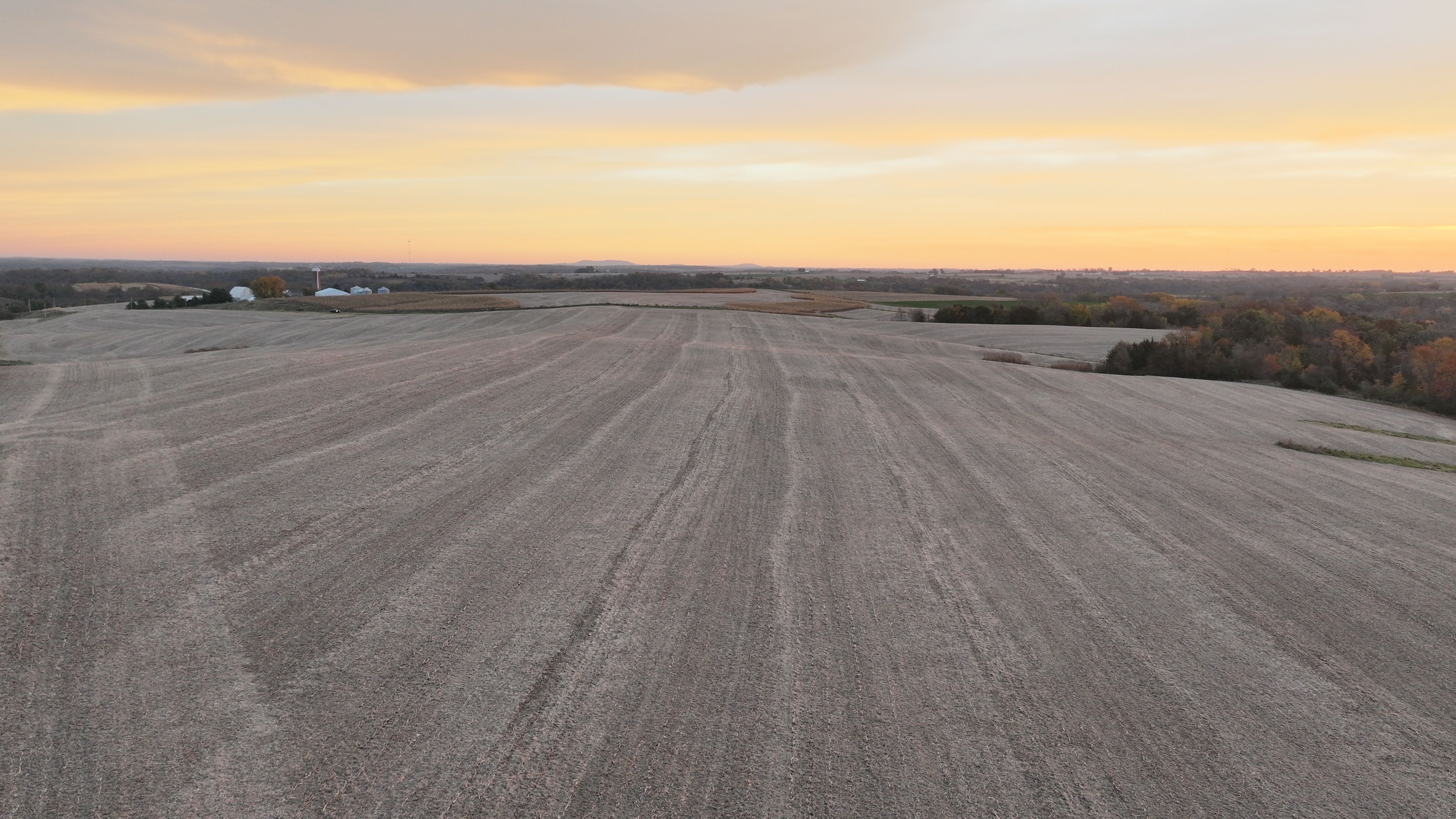 Listing Photo: DJI_20251028073340_0164_D