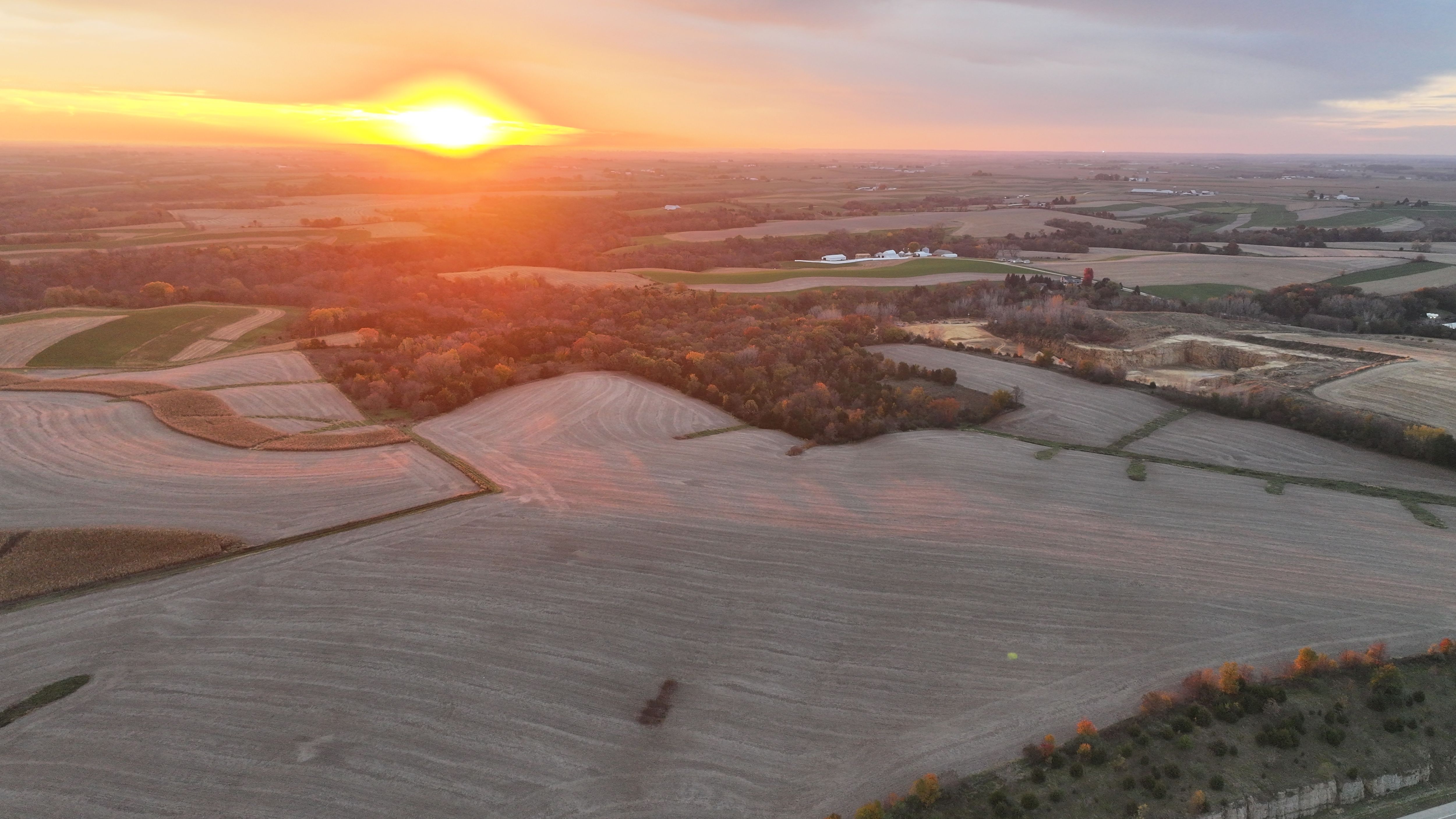 Listing Photo: DJI_20251028073646_0181_D