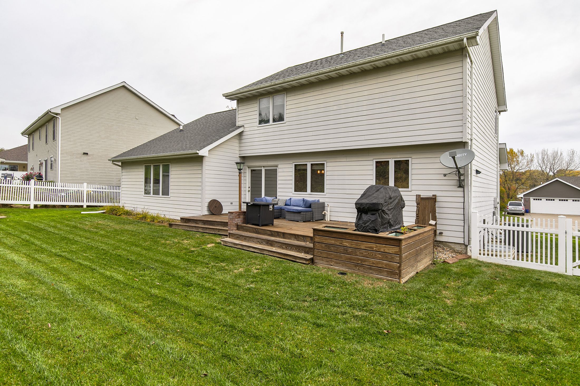 Listing Photo: 04-IMG_1004_5_6