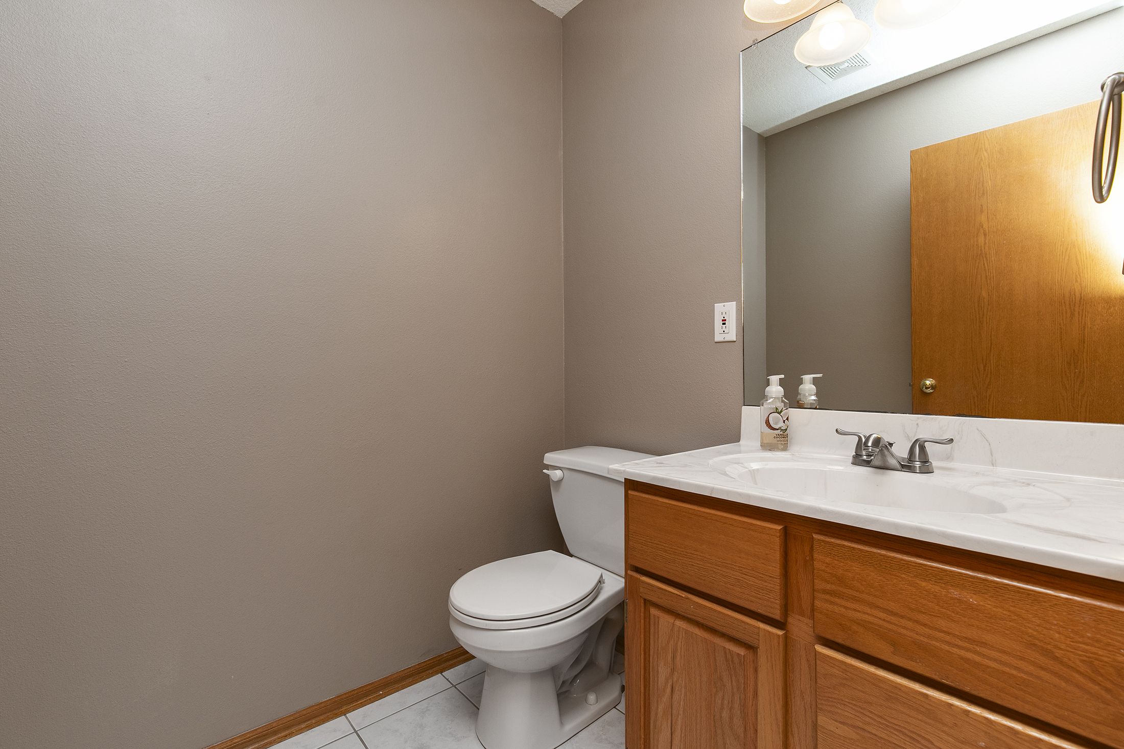 Listing Photo: 07-IMG_1020