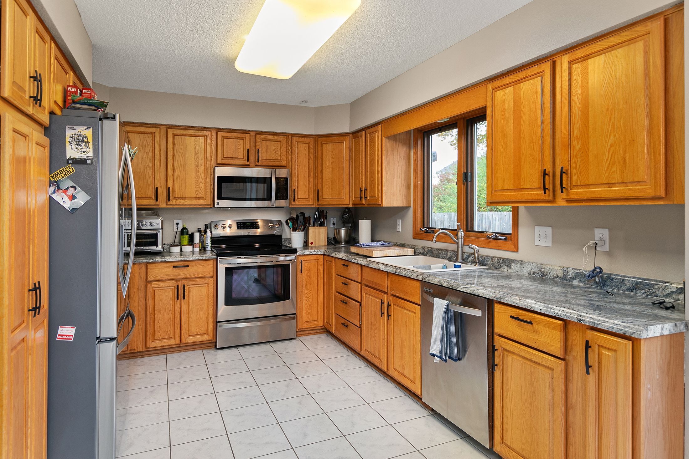 Listing Photo: 12-IMG_1047