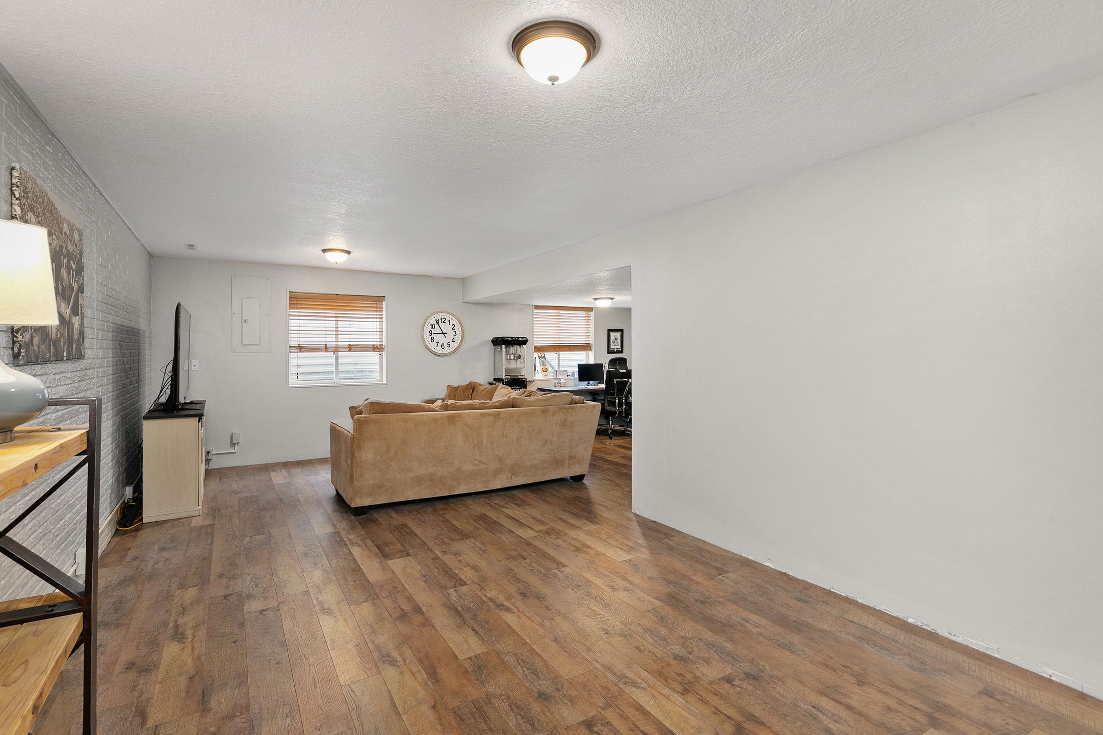 Listing Photo: 29-IMG_1147