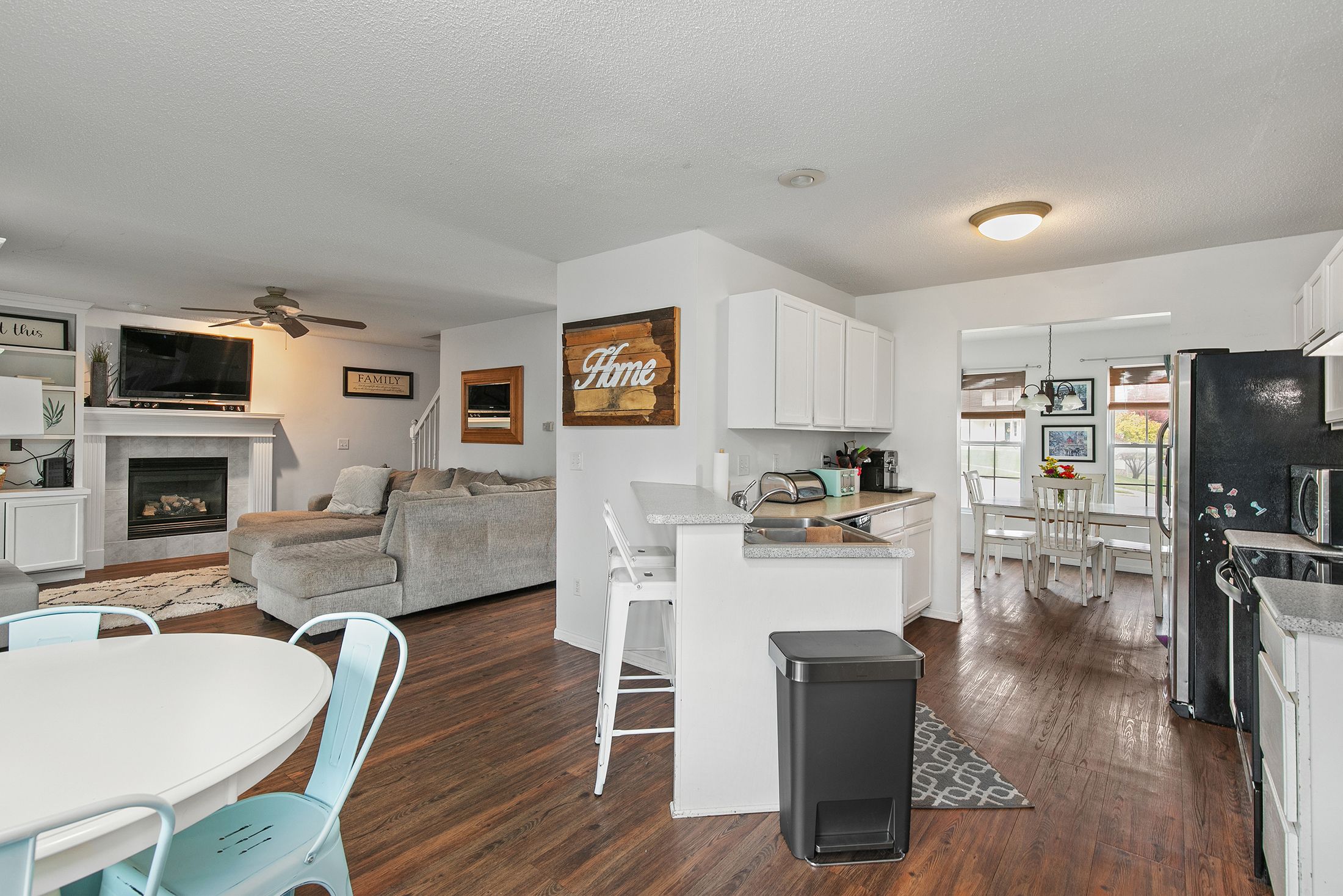 Listing Photo: 09-IMG_1220