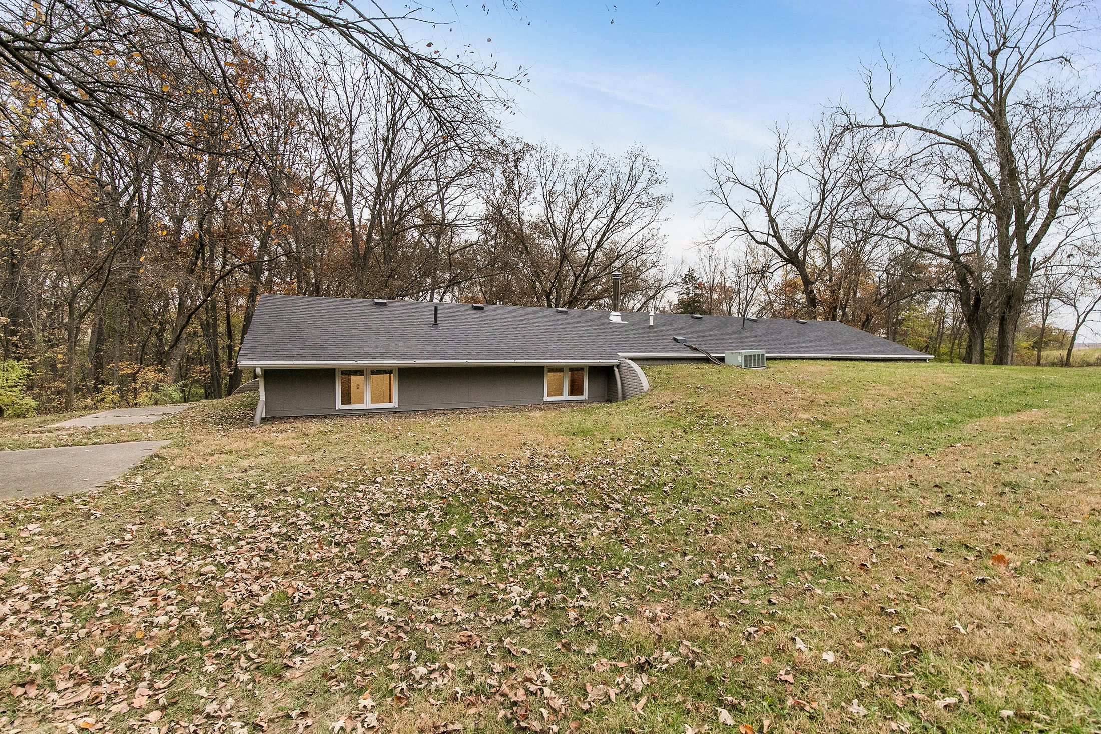 Listing Photo: 04-IMG_5534