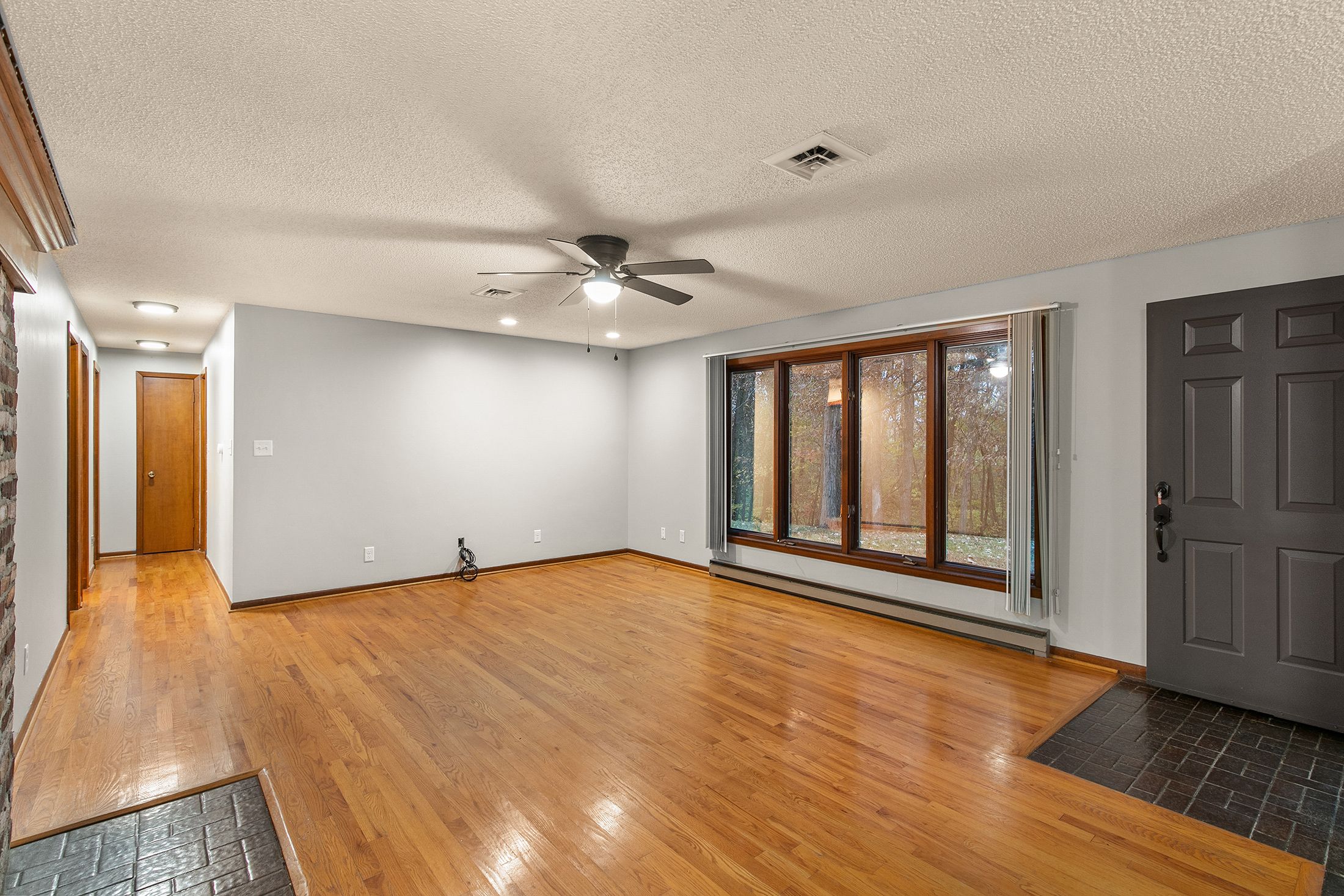 Listing Photo: 15-IMG_5577