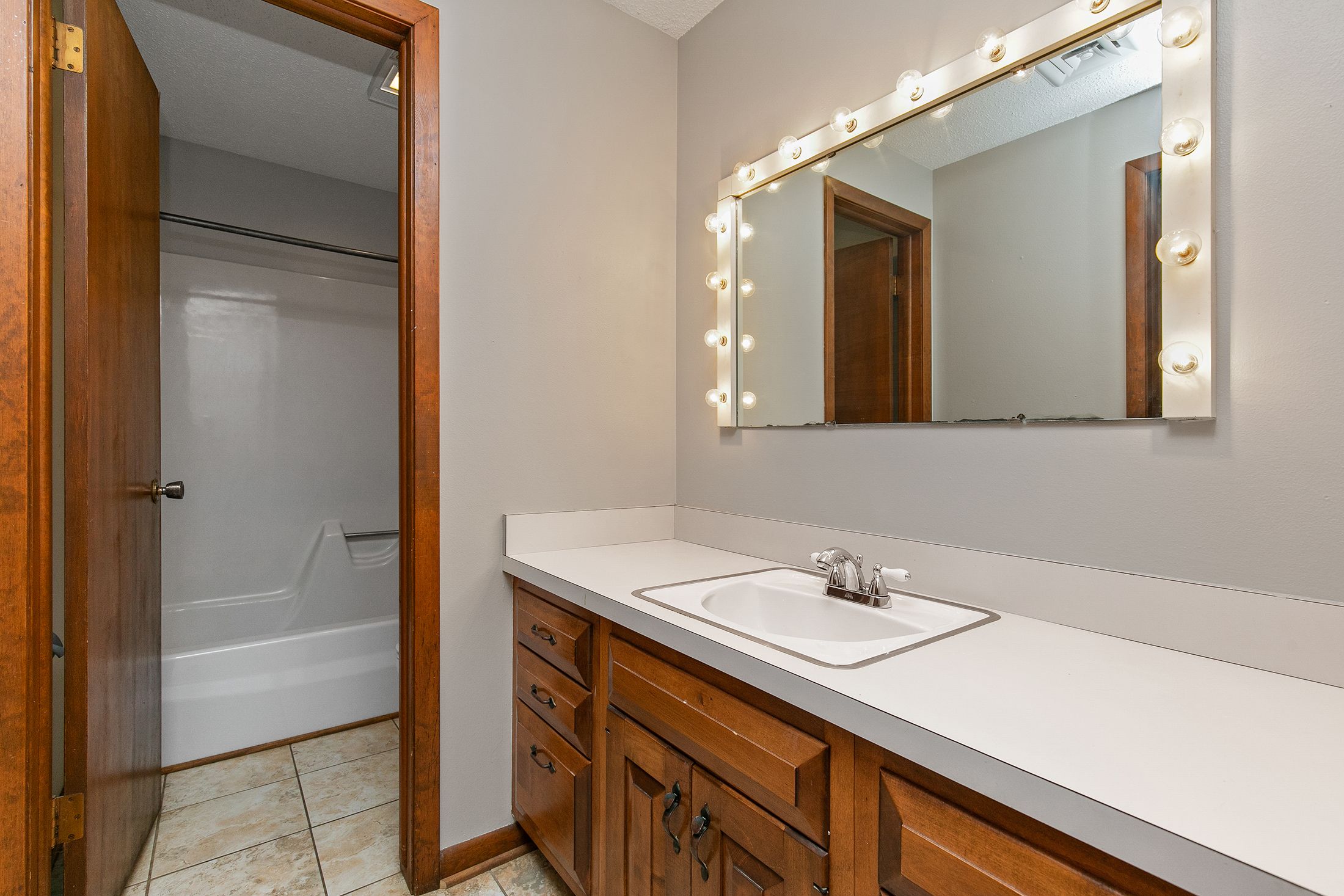 Listing Photo: 24-IMG_5610