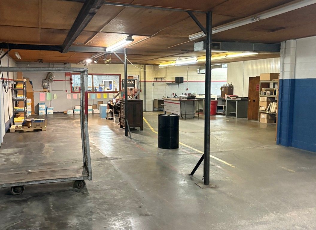 Listing Photo: Slide6