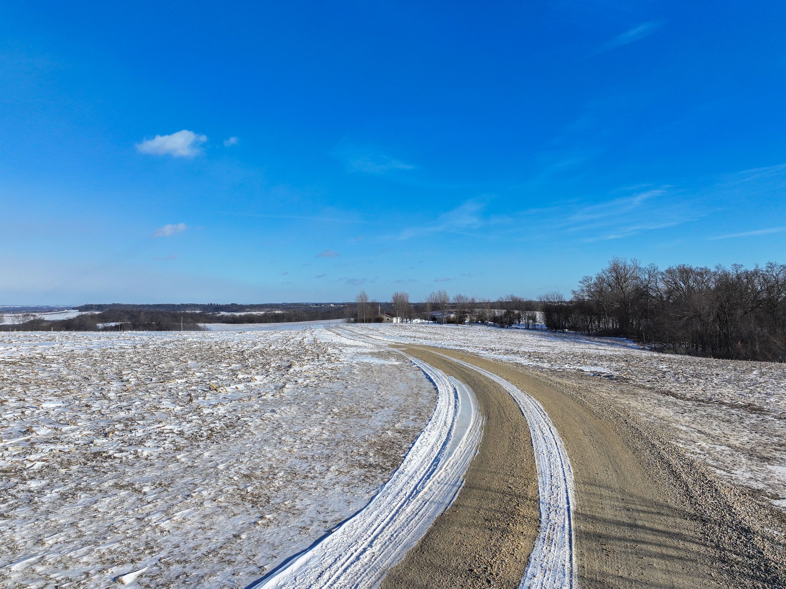 Listing Photo: DJI_20260122150952_0027_D