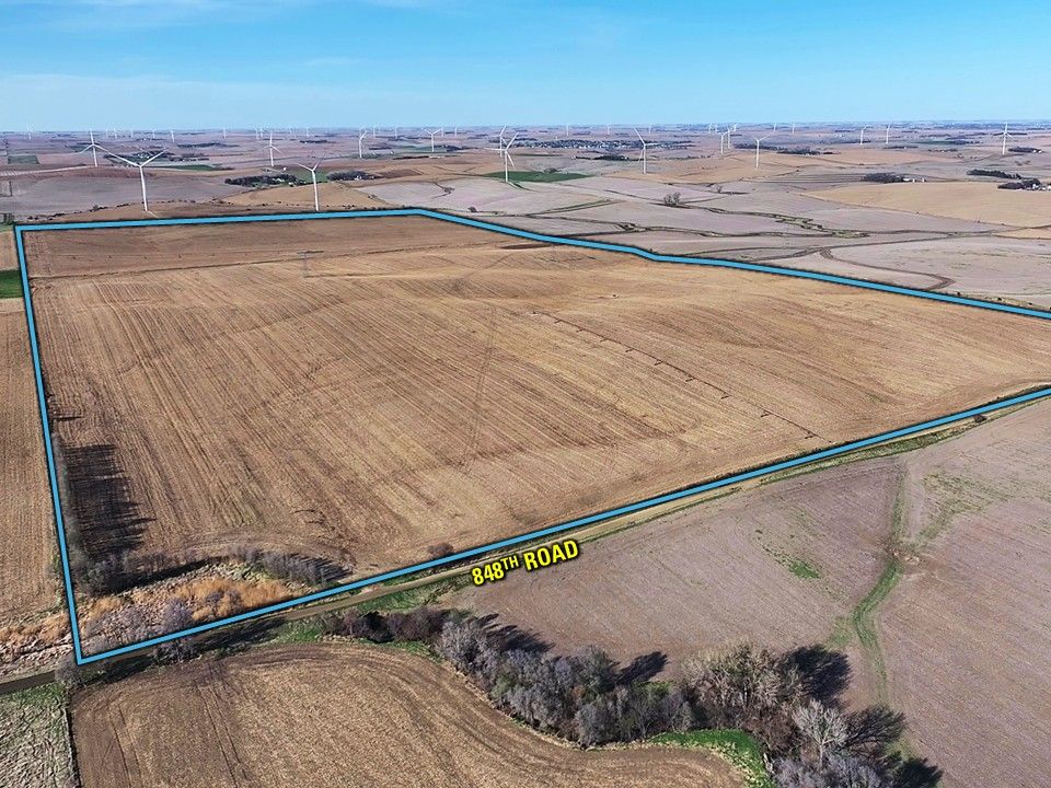 Listing Photo: Slide1