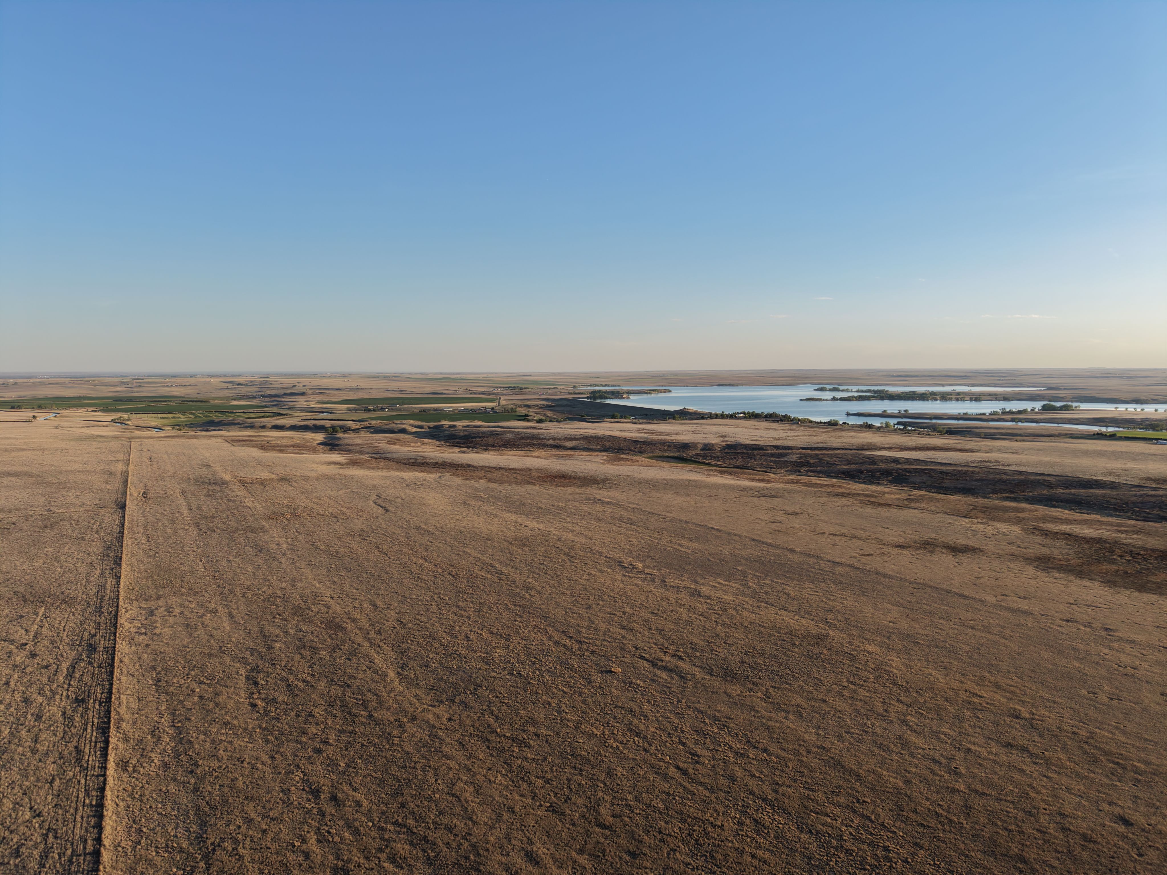 Listing Photo: dji_fly_20260512_192356_0090_1778638780874_photo