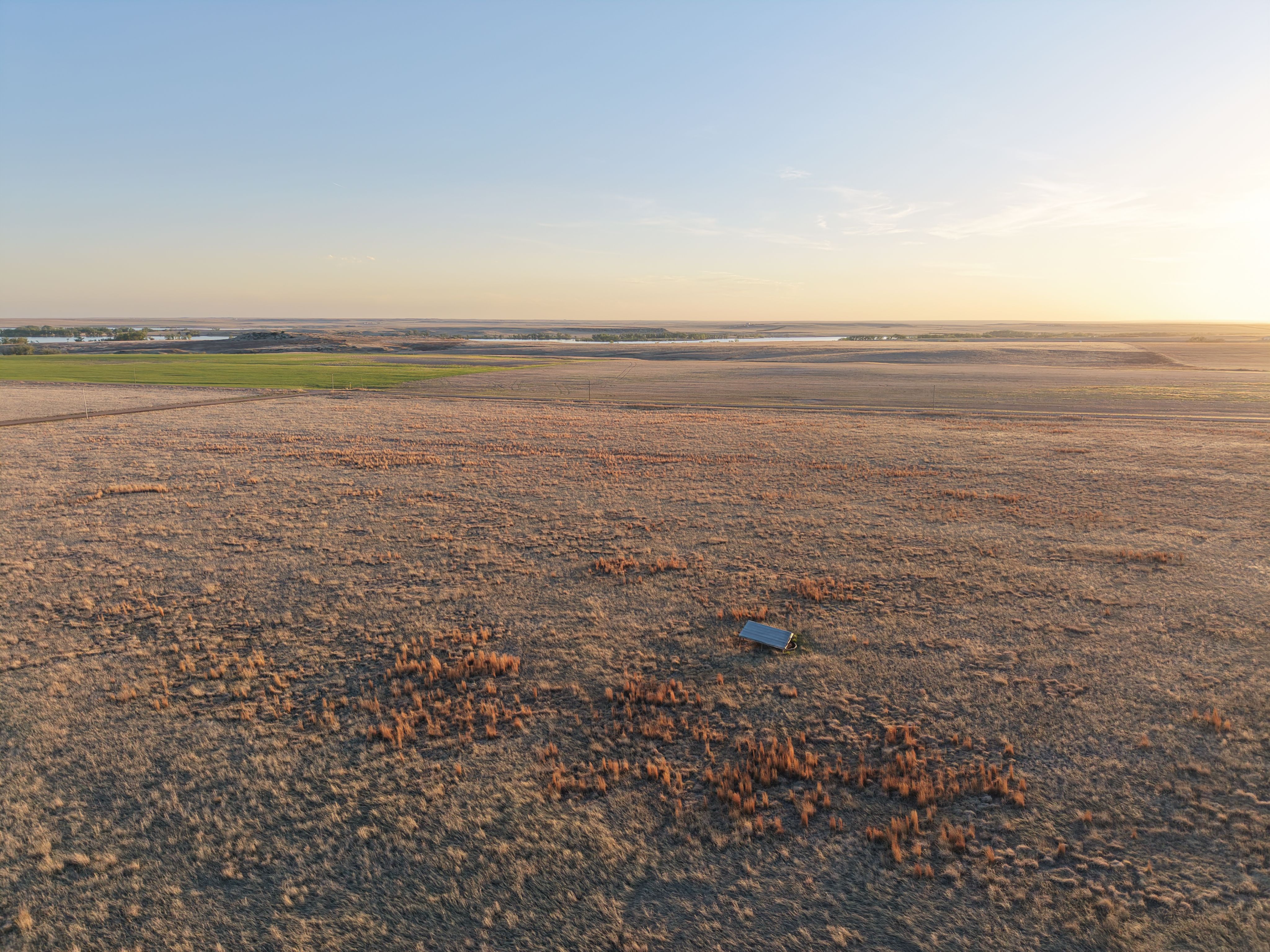 Listing Photo: dji_fly_20260512_193834_0123_1778638763398_photo