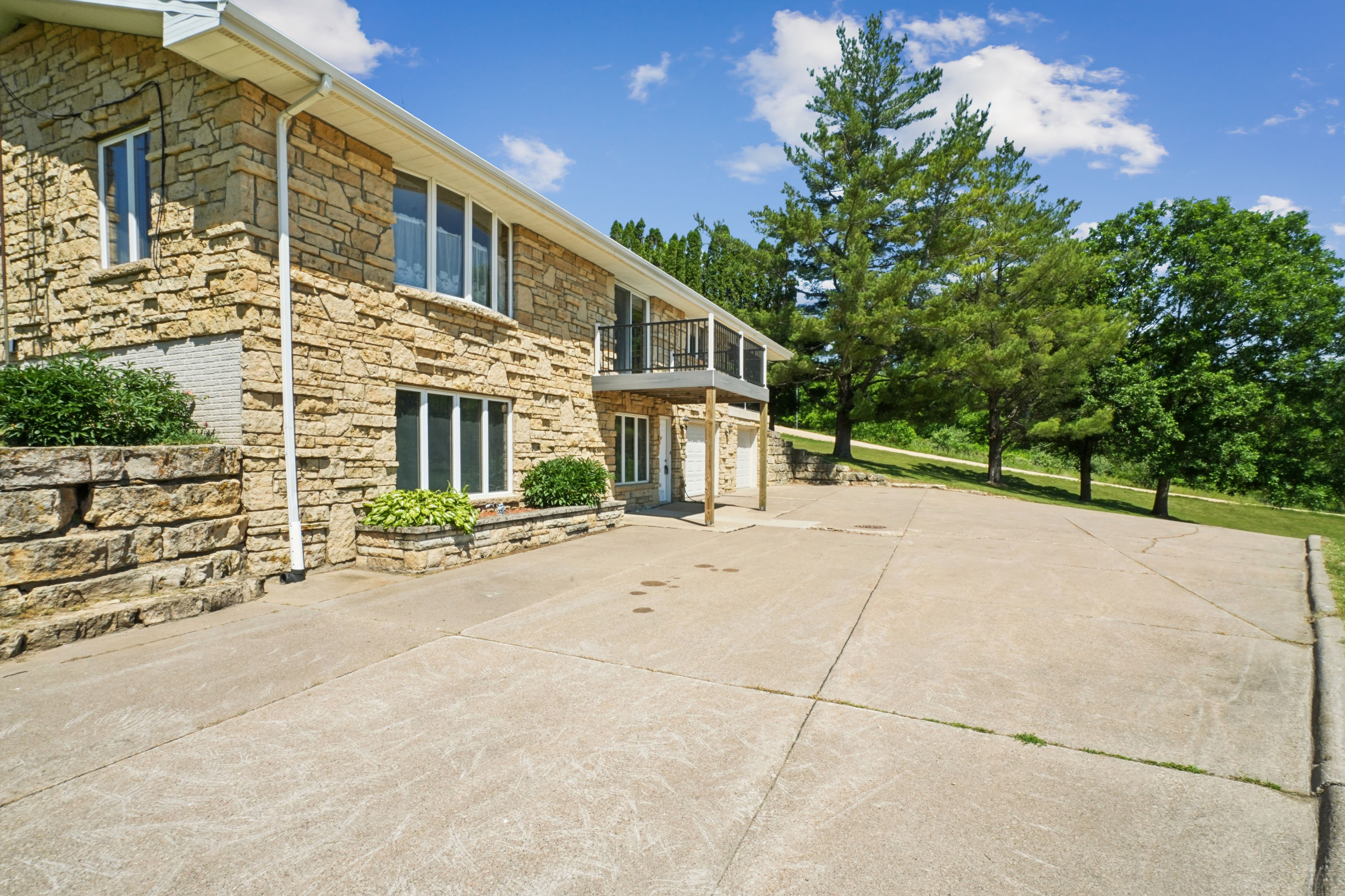 Listing Photo: 05-111_8311_Hidden_Valley_Rd