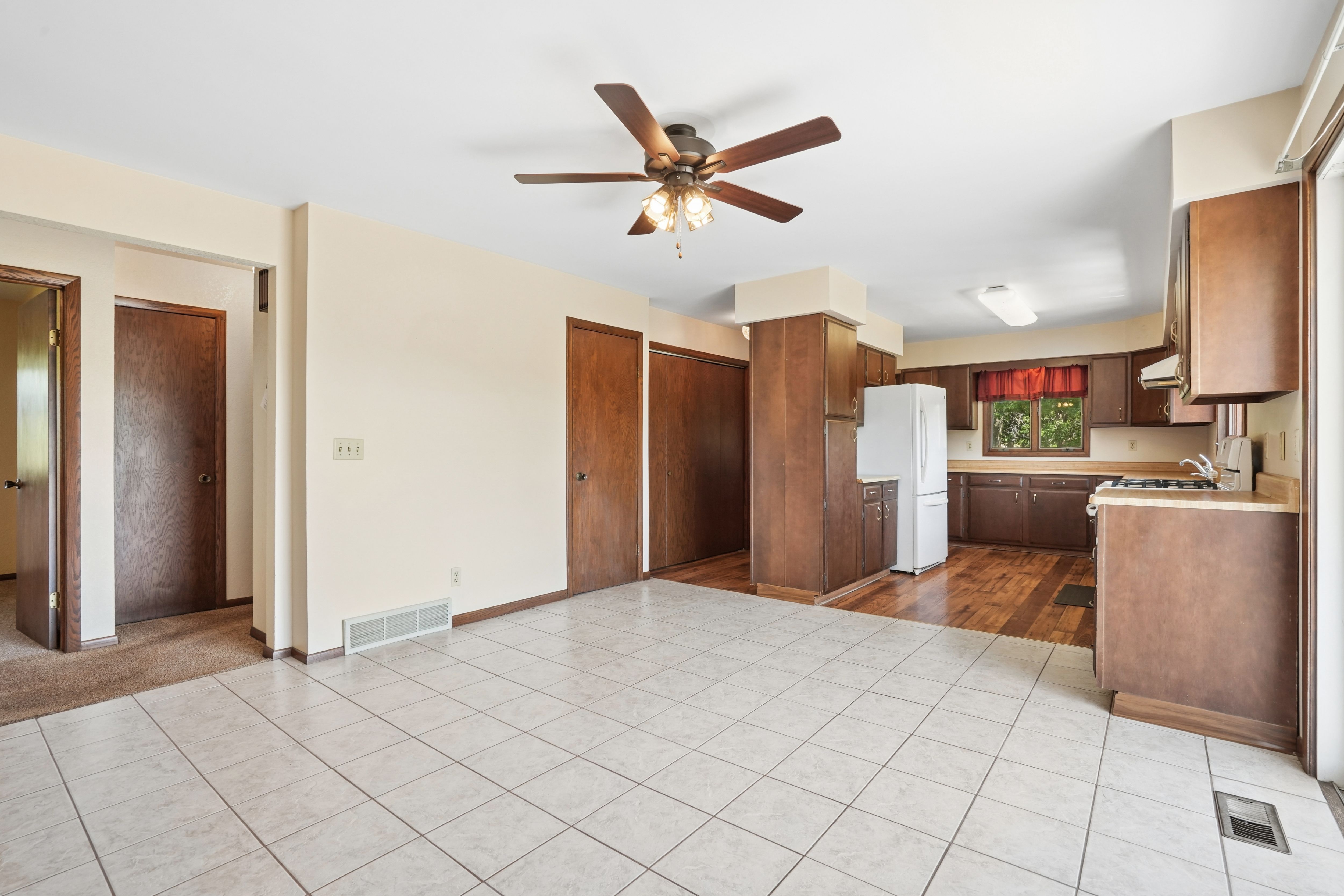 Listing Photo: 09-131_8311_Hidden_Valley_Rd