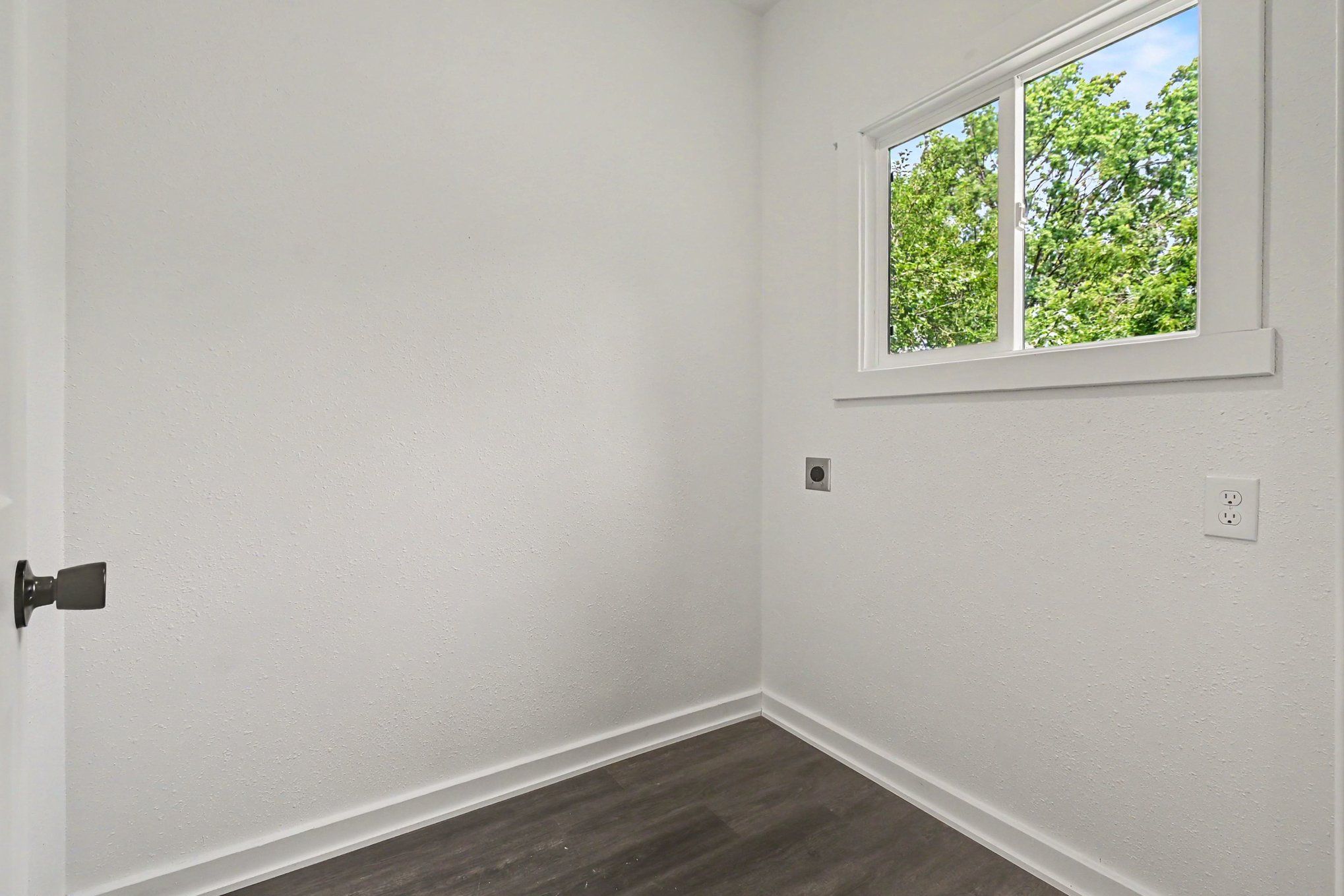 Listing Photo: 015_file_5206