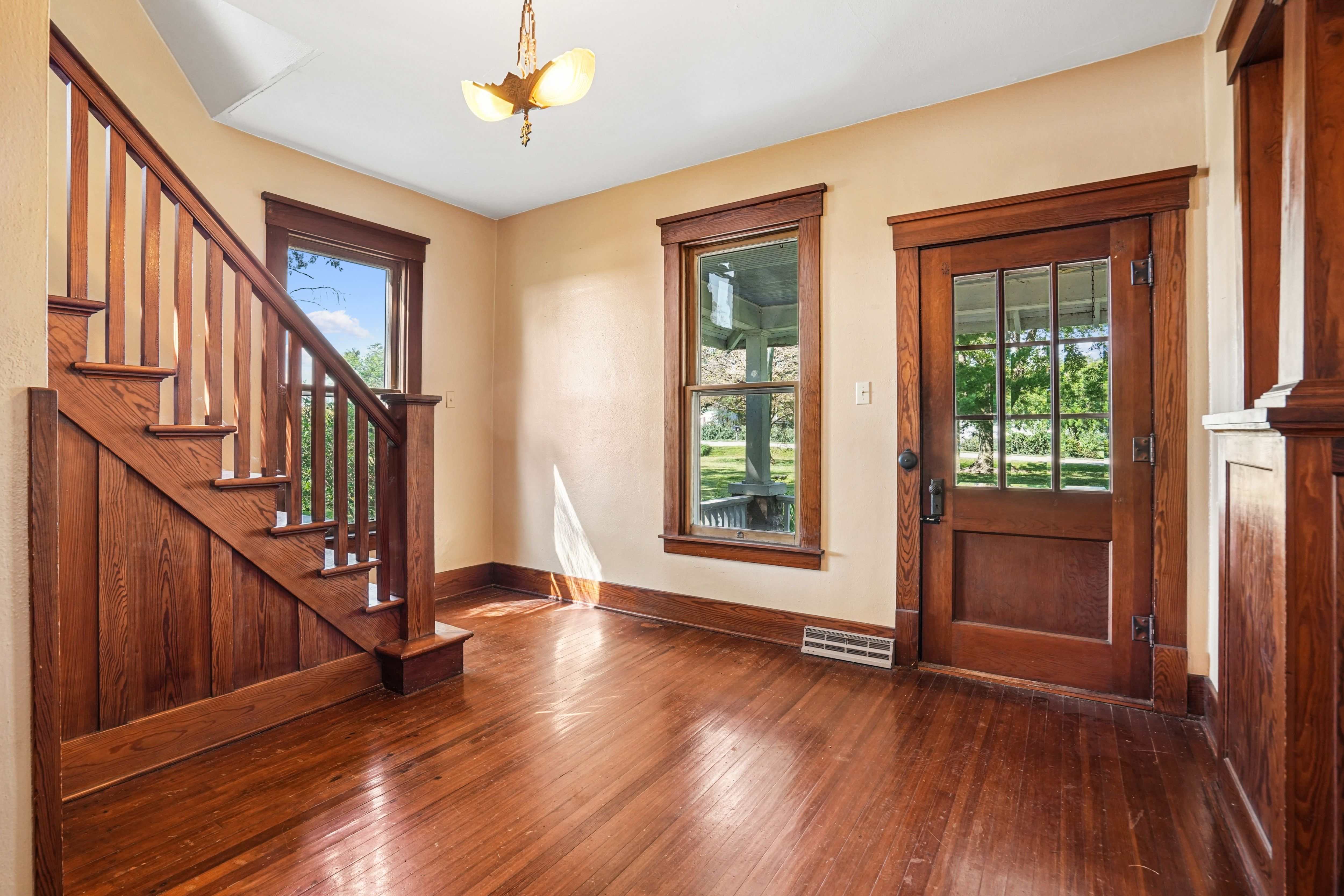 Listing Photo: 06-116_1824_G_Ave
