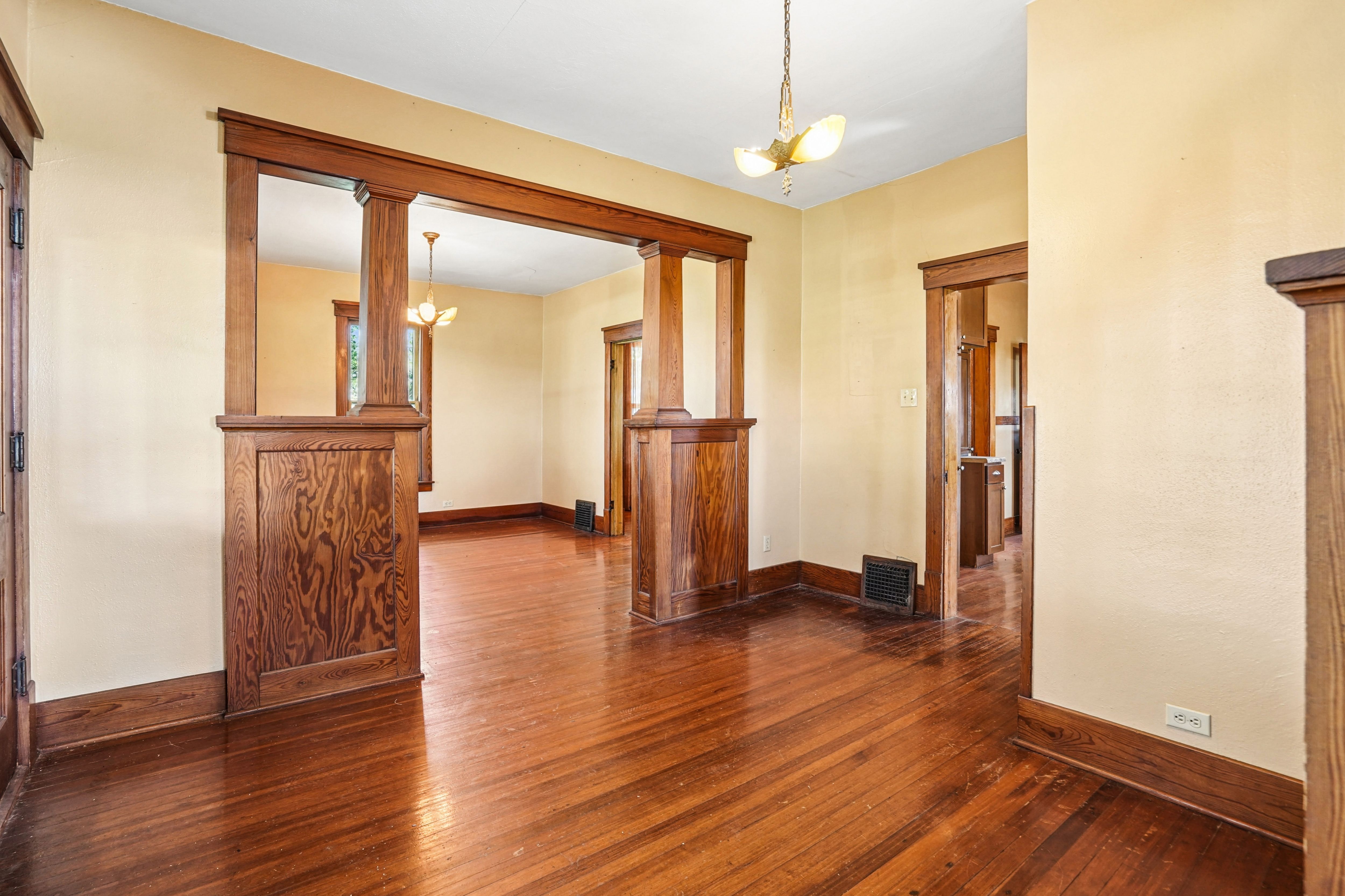 Listing Photo: 07-121_1824_G_Ave