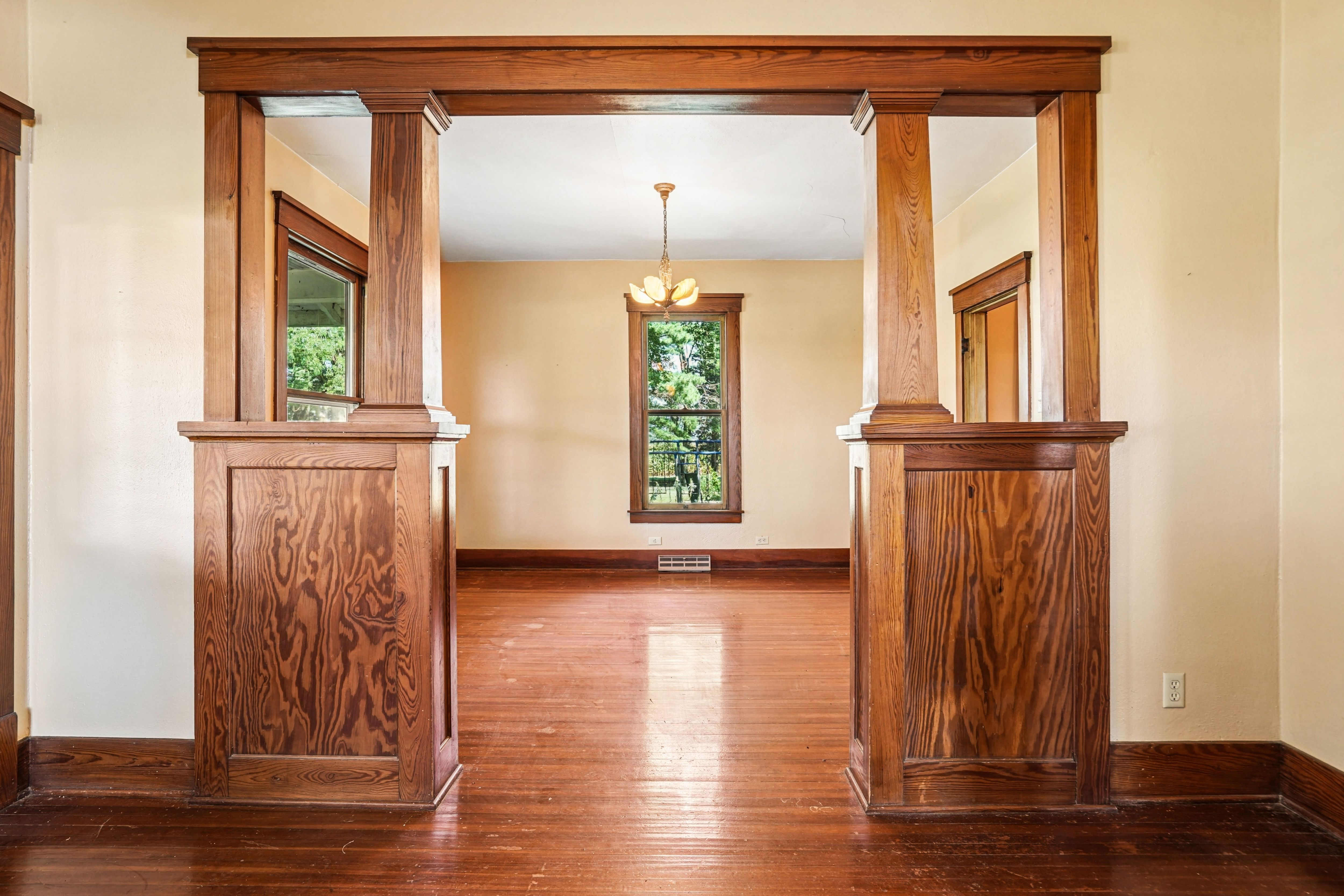 Listing Photo: 09-131_1824_G_Ave