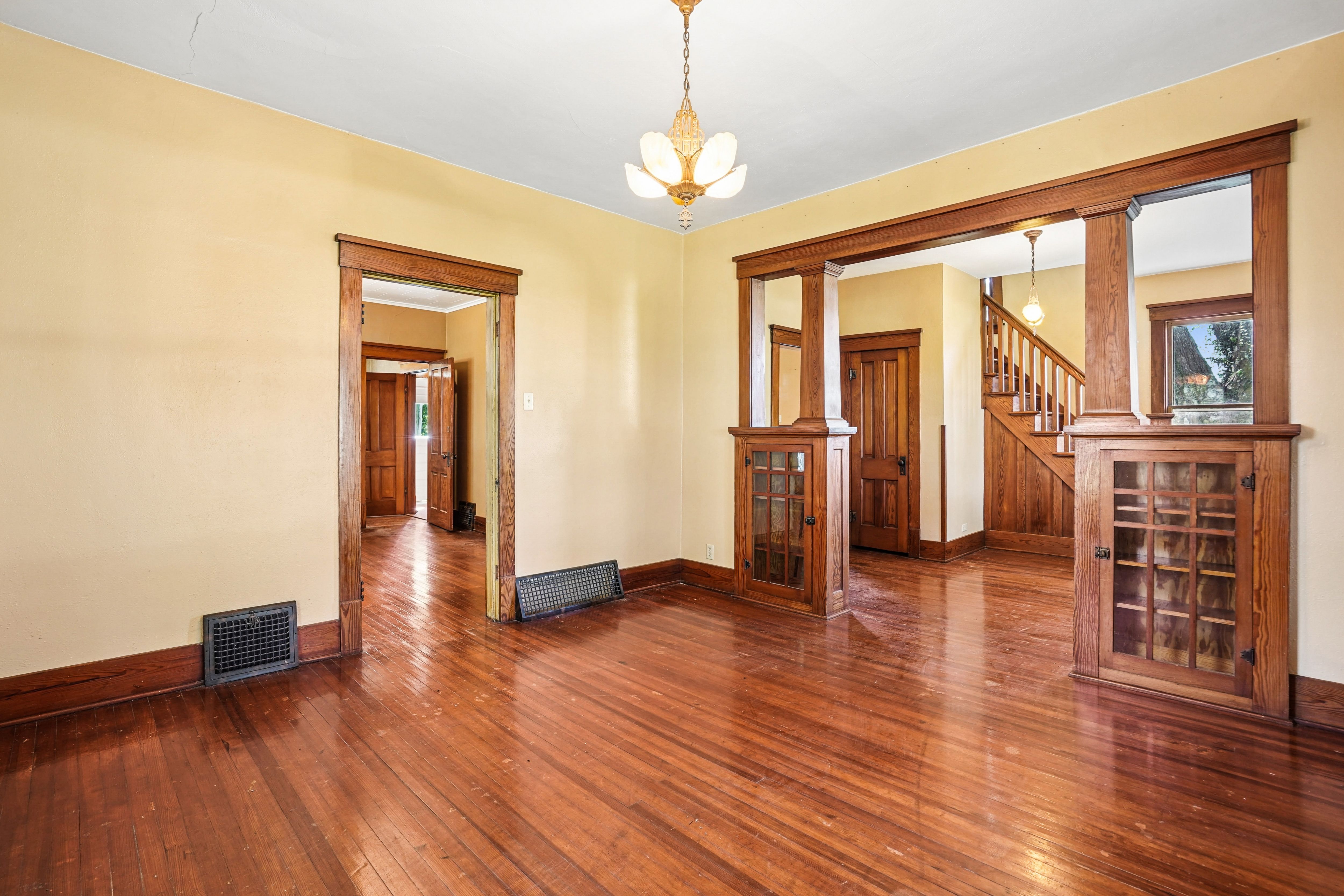 Listing Photo: 10-136_1824_G_Ave