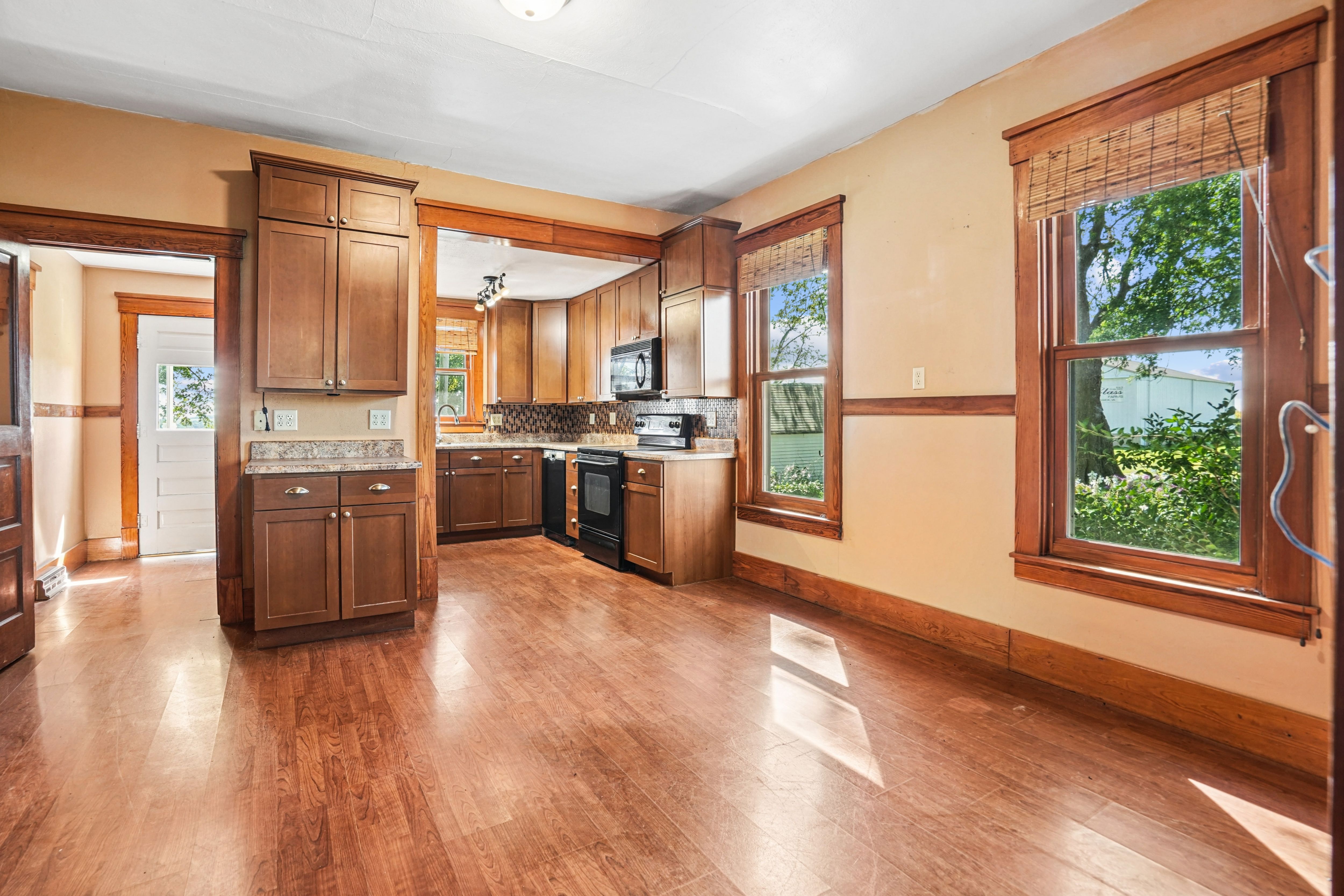 Listing Photo: 15-161_1824_G_Ave
