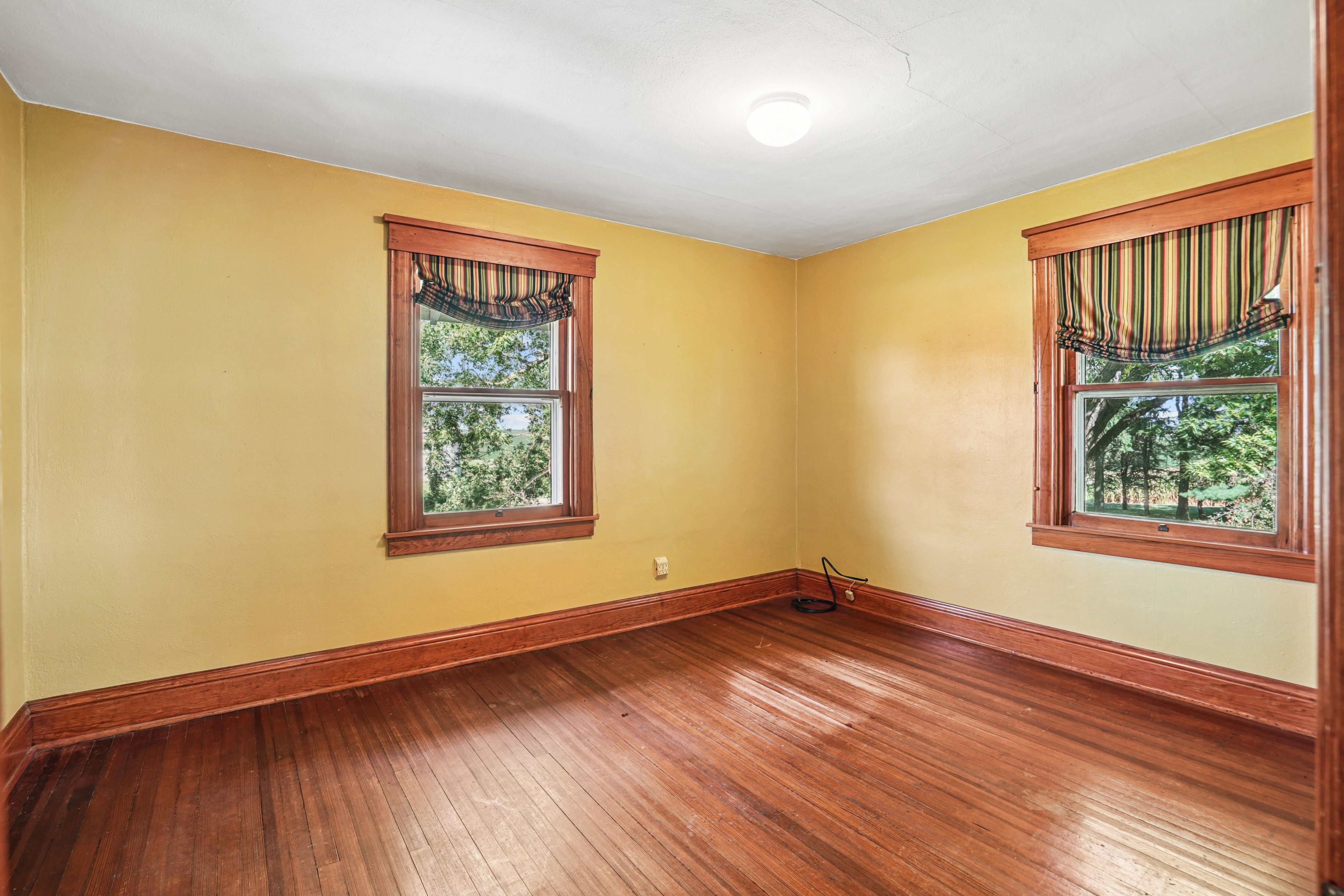 Listing Photo: 21-191_1824_G_Ave