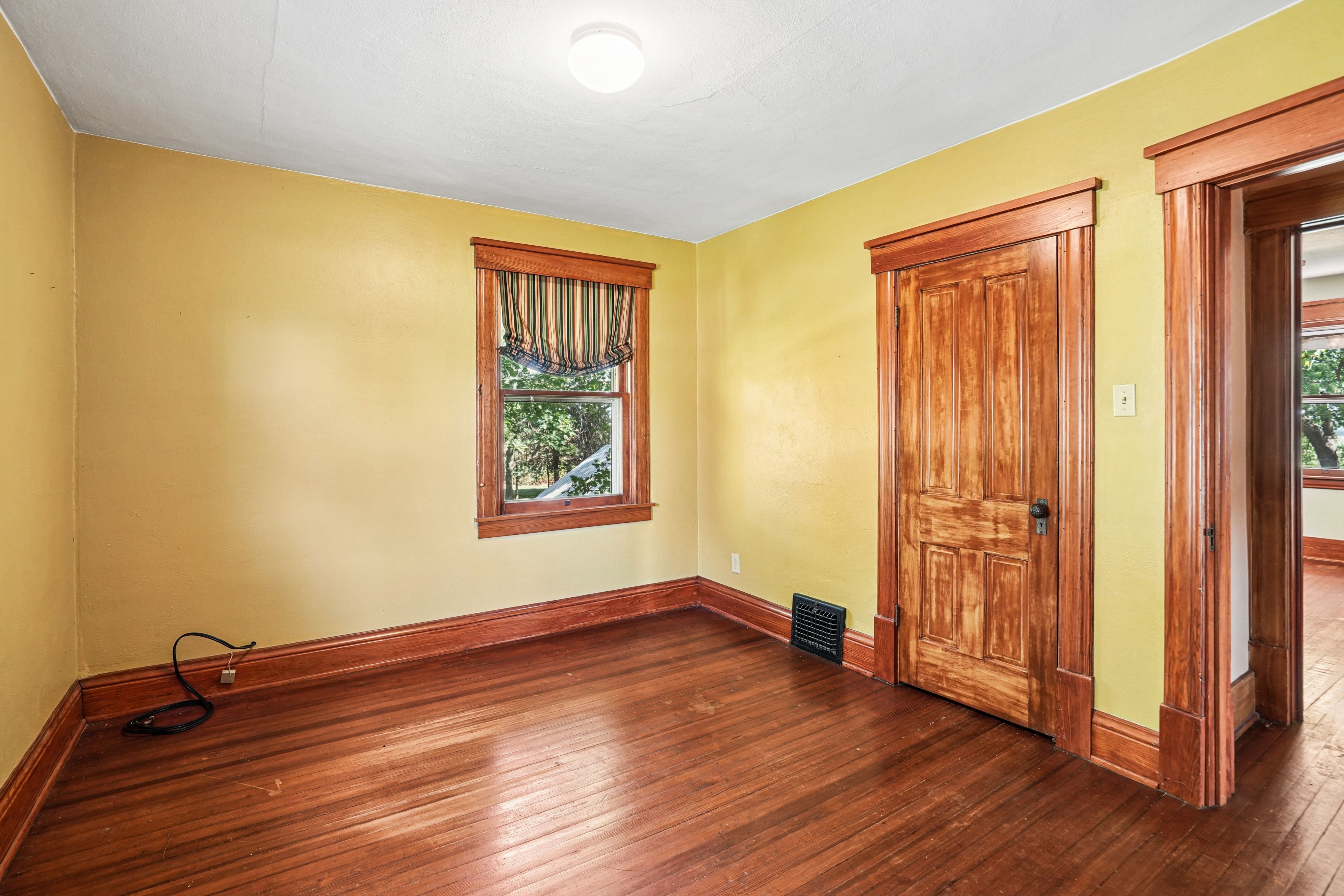 Listing Photo: 22-196_1824_G_Ave