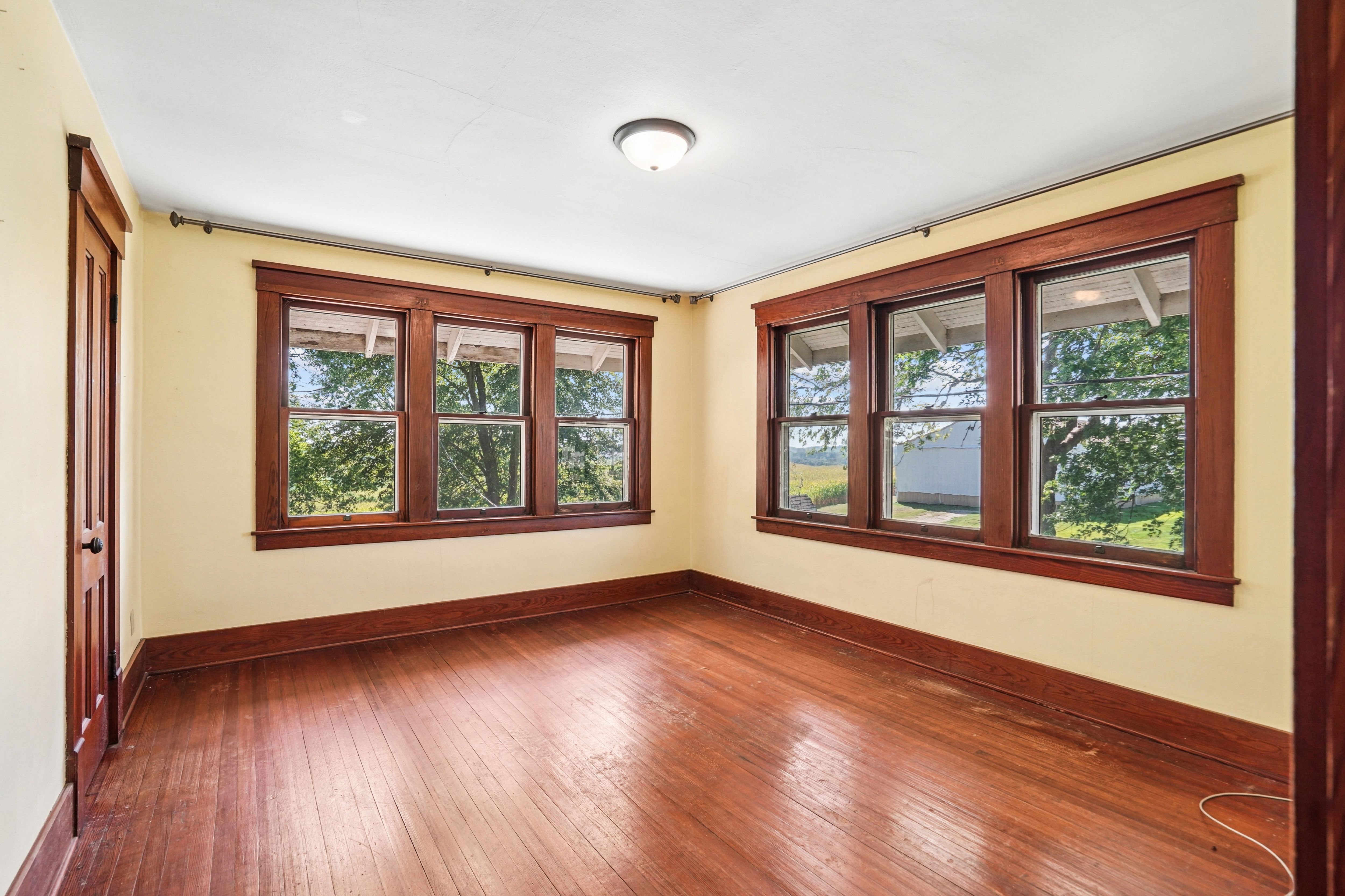 Listing Photo: 25-211_1824_G_Ave