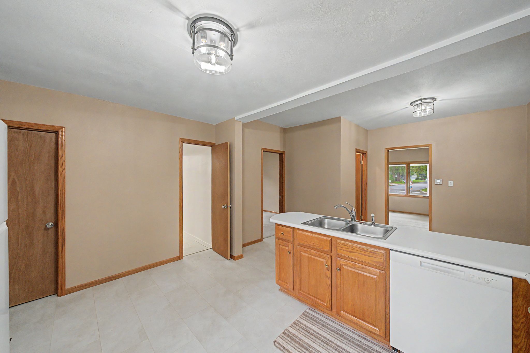 Listing Photo: 10