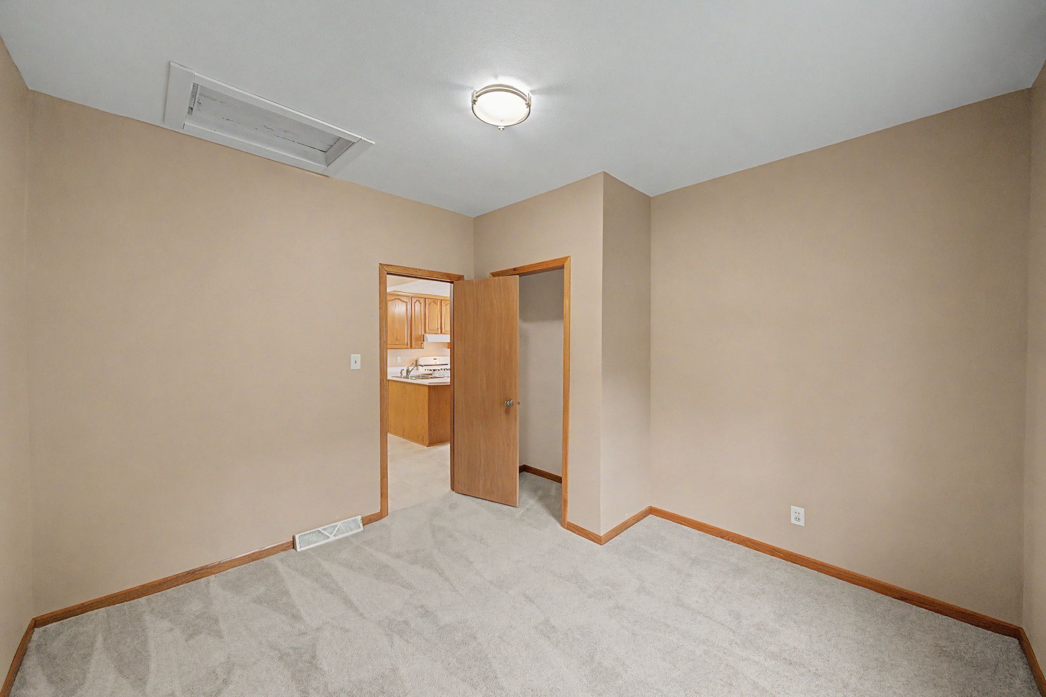Listing Photo: 14