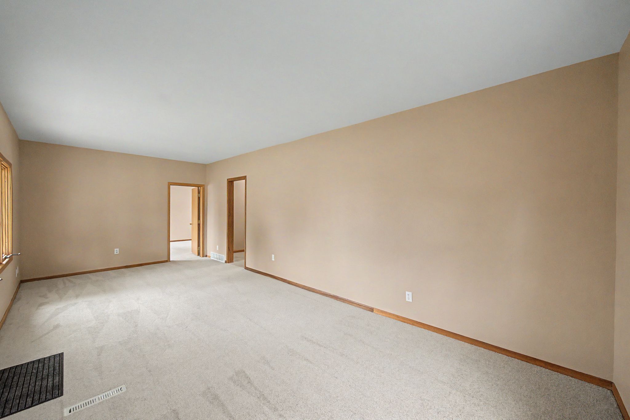 Listing Photo: 4