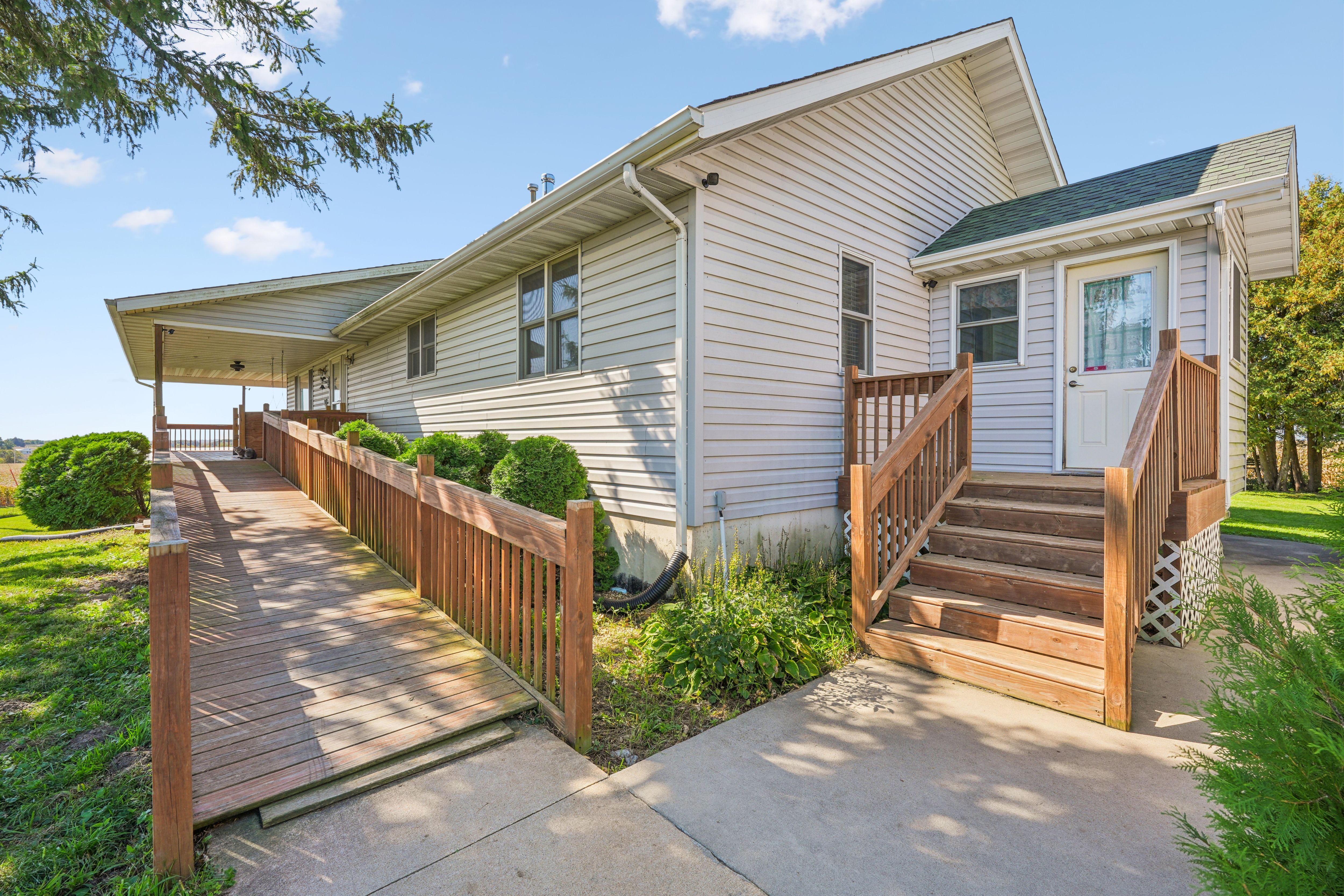 Listing Photo: 06-116_14880_208th_St